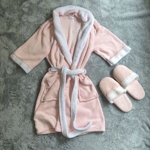Goldessence Limited Pink and White Robe and Slipper Set
